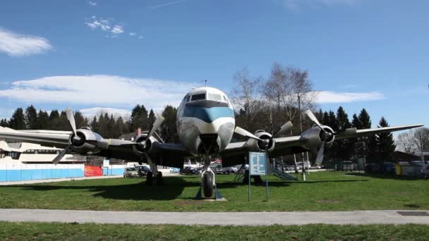 Immer noch von einem Flugzeug abgeschossen — Stockvideo