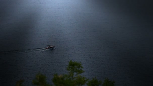 Shot of the sailing boat in the sunset taken from the hill — Stock Video