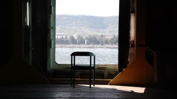 Vista desde la cabina del barco. — Vídeo de stock