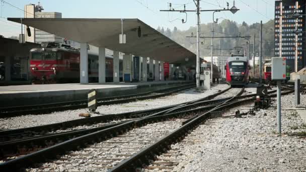 Noch Schüsse vom Bahnhof — Stockvideo