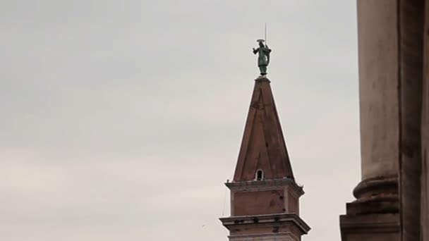 Zoom out of church tower — Stock Video