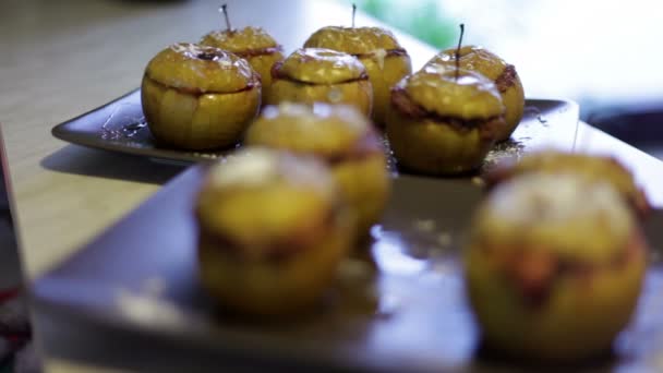 Close up shot of delicious apples filled with extra stuffing — Stock Video