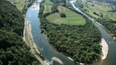 Panorama slayt temsil eden tepeler ve bazı evler ile doldurulur orta Vadisi Helikopter vuruldu.