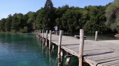 iskeleye gidiyor genç adam vurdu