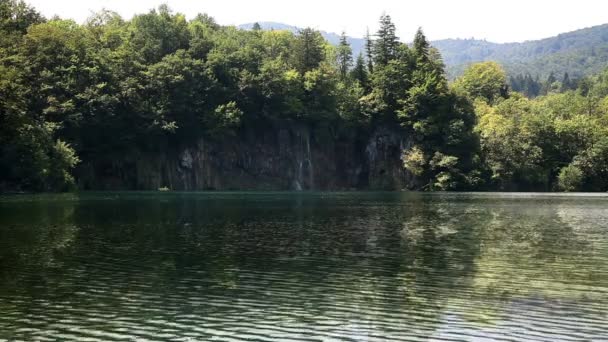 Hermoso paisaje en el parque nacional de Plitvice — Vídeo de stock