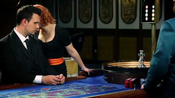 Un par de juegos de azar en casino — Vídeo de stock