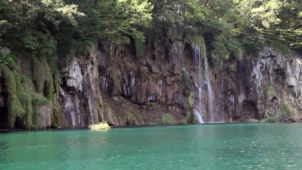 Beau paysage dans le parc national de Plitvice — Video