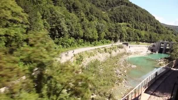 Знімок пейзажу з рухомого поїзда — стокове відео