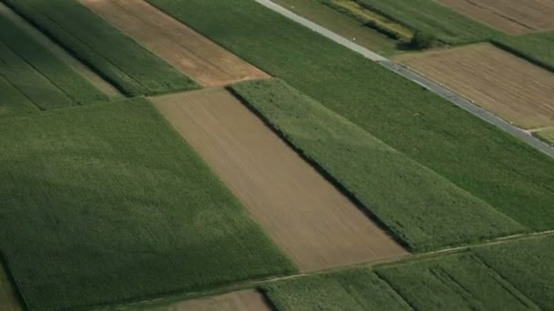 Panorama du toboggan de l'hélicoptère représentant les collines et la vallée au milieu qui est peuplé de certaines maisons 