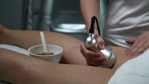 Cavitation thérapie dans un salon de beauté — Video