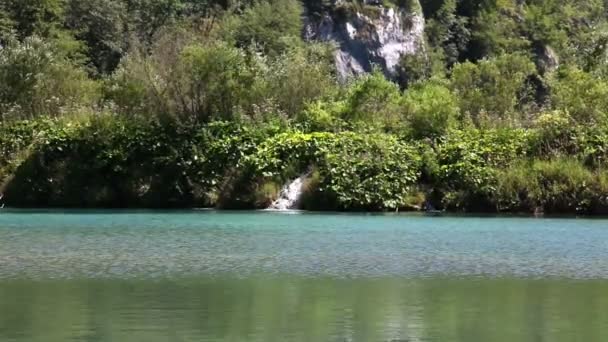 Hermoso paisaje en el parque nacional de Plitvice — Vídeos de Stock