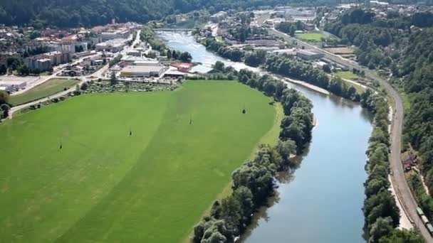 Panorama slide shot from helicopter representing river-bed that slowly passes through a beautiful green valley with small villages beside the river — Stock Video