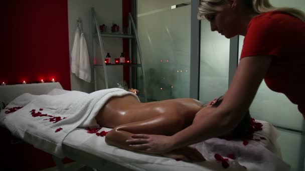 Young woman enjoying massage — Stock Video