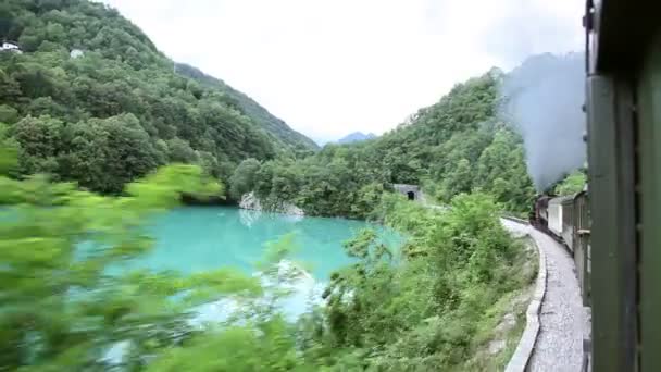 Atış--dan hareket eden bir trenin peyzaj — Stok video