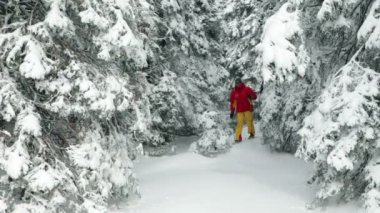 bir grup insan kış keyfi