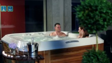 birlikte vakit Jakuzi içinde genç, Romantik Çift
