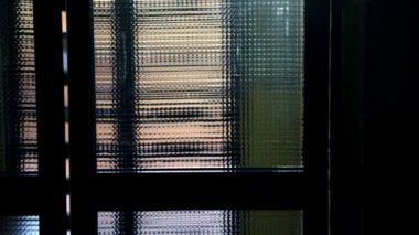 Kız evi soyarken silahı