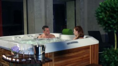 birlikte vakit Jakuzi içinde genç, Romantik Çift
