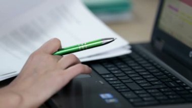 Shot iş adamları iş başında