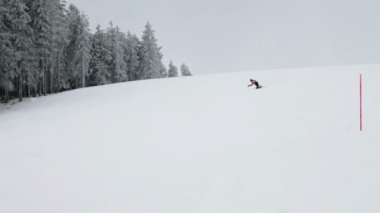 pastoral kayak pisti, rüzgarlı bir gün zevk snowboarder