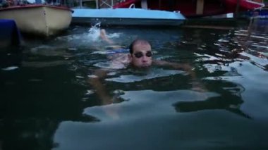 gezinme gölde yüzmeye moscular adam