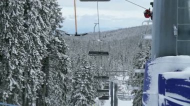 daha yakın teleferik detayı ile kışın göster