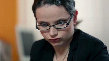 Sekreter kayıp belgeleri hakkında endişeli