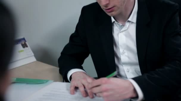 Young businessman writing down meeting information — Stock Video