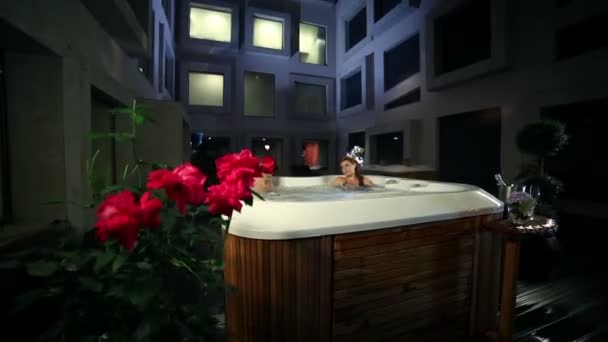 Sexy couple in jacuzzi — Stock Video