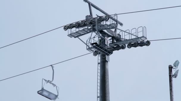 Closer view with detail of cableway in winter — Stock Video