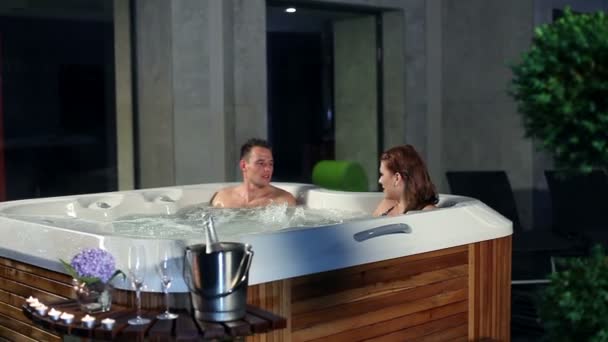 Young, romantic couple in jacuzzi spending time together — Stock Video