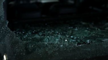 Profesyonel çalışan kırık ön cam cam kaldırma