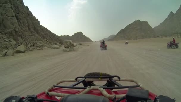 Slowmotion drive with quadro motorcycle in Egypt — Stock Video