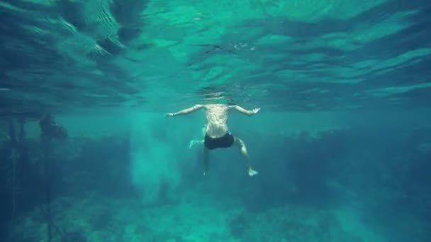 Femme gros plan sous l'eau — Video