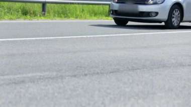 Arabayı kullanan ve keskin dönüş