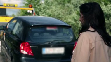 aantrekkelijke vrouw in nood graag Zie help