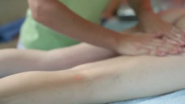 kadın bacaklar Vücut Bakımı tedavisi ile masaj yapmaktan yakın çekim