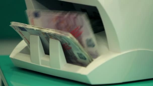 Tellende machine in bank — Stockvideo