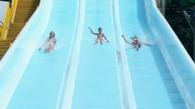 Çocuk kaydırağı yarış