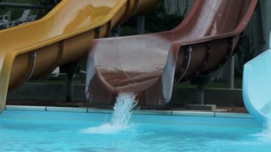 Çift aşağı kayan süre kaydırağı kapat