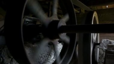 watermill iplik tekerlekleri üzerinde kapat