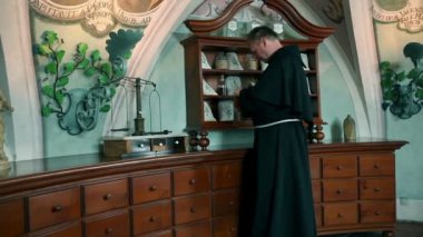 monk üzerinde Retro version Terazi tartı