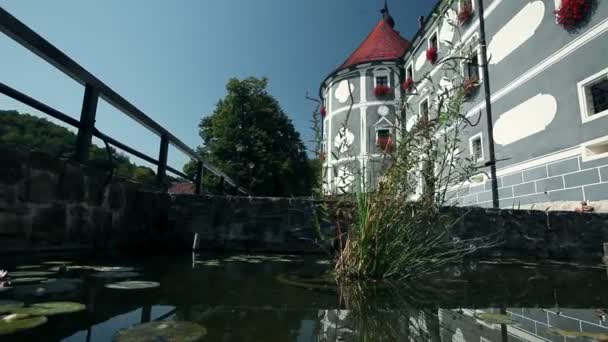 Schöne Landschaft vor dem Kloster aufgenommen — Stockvideo