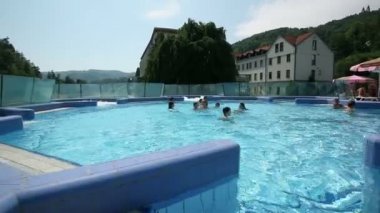 şaşırtıcı crane dış havuz eğleniyor çocuklarla vurdu