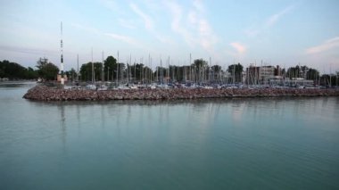Macaristan balaton Gölü tekne ile dock cihazının geniş shot
