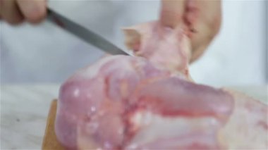 Cilt Türkiye'den uzak çekerek