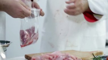 Ambalaj küçük beyaz hindi eti