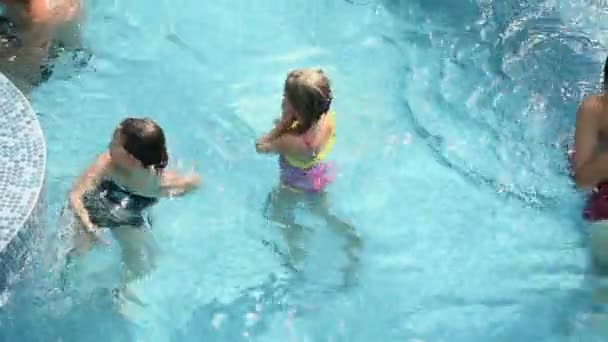 Close up of kids enjoying swimming in pool — Stock Video