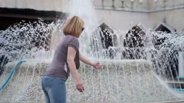 Woman refreshing in water fountain — Stock Video