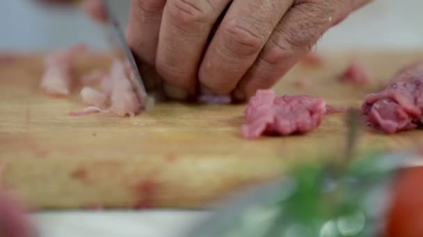 Petites coupes de viande de dinde — Video